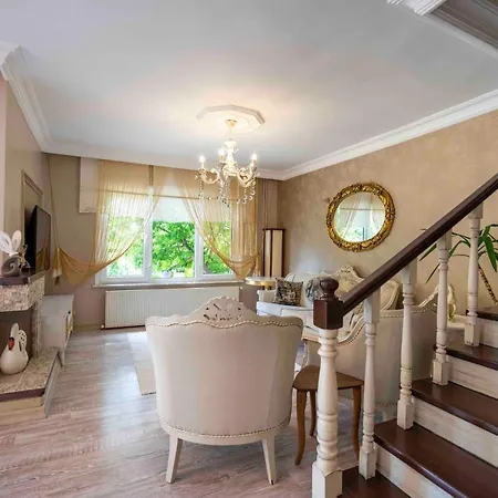 Estelle's Luxury House فندق بيوكجكمجة