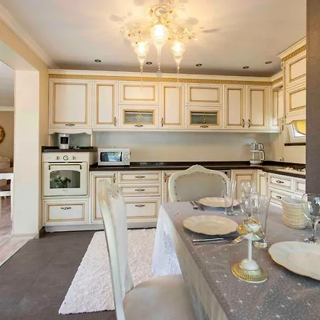 Estelle's Luxury House 4*